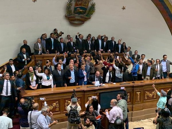 Sancionan a Luis Parra y a otros seis diputados venezolanos por intentar tomar la Asamblea Nacional - ADN Paraguayo