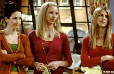 Jennifer Aniston casi llega a los 8 millones de 'likes' con una foto junto a Monica y Phoebe de 'Friends' - SNT