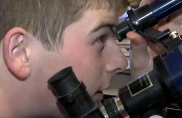 Joven de 17 años descubre un planeta en su primera semana como becario en la NASA - SNT