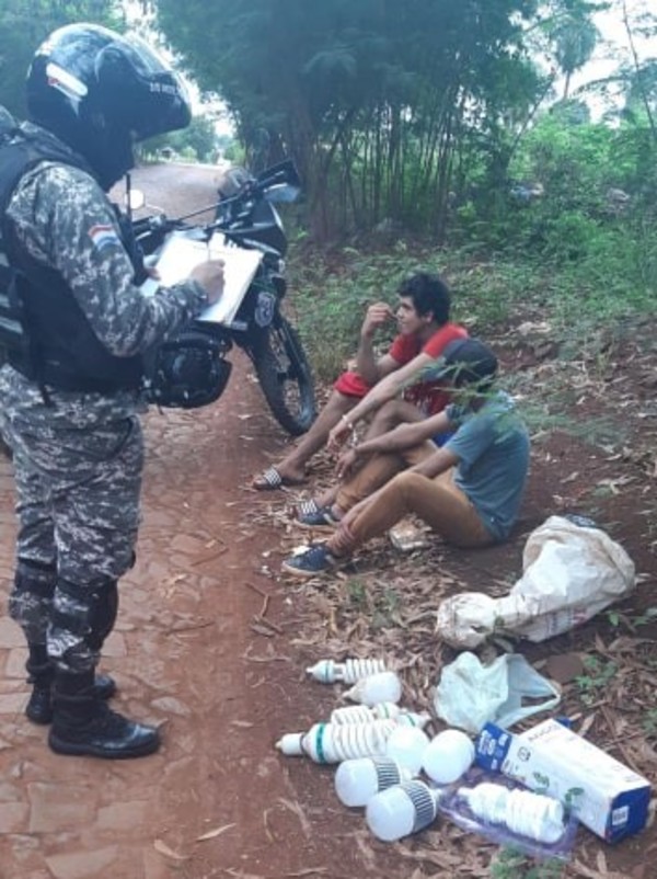 Apresan a dos «robafocos» en Ciudad del Este