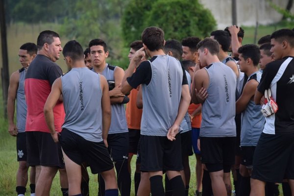 General Díaz se refuerza con un jugador de Cerro Porteño