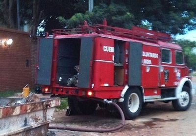 HOY / Sirven gratis a la comunidad y la gente abusa: piden a los bomberos cargar sus piscinas