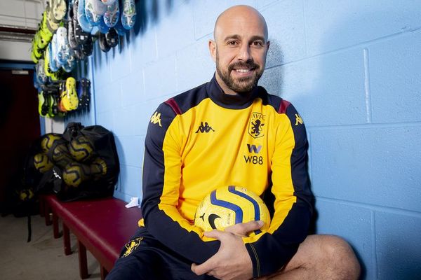 Pepe Reina llega al Aston Villa - Fútbol - ABC Color