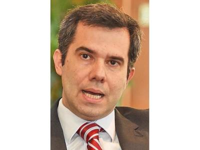 Titular del BCP manifiesta  no poder intervenir ante rechazo de dólares