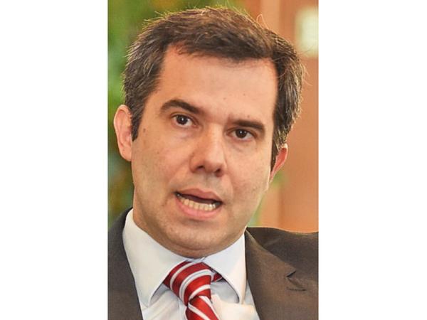 Titular del BCP manifiesta no poder intervenir ante rechazo de dólares