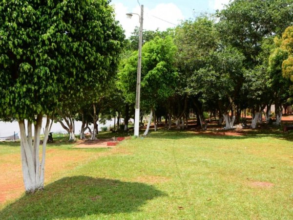 Invasores desocuparon terreno en franja de protección del lago Acaray