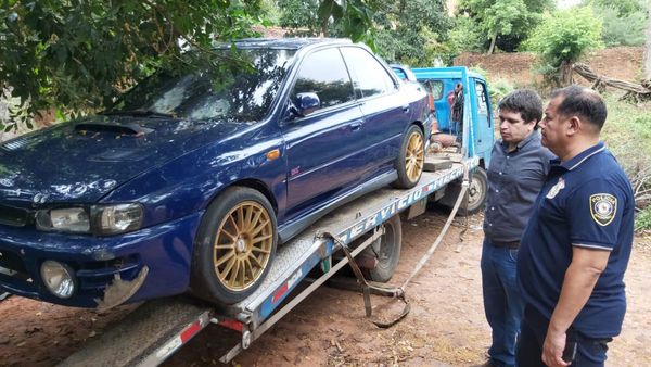 Decomisan coches y armas en serie de allanamientos