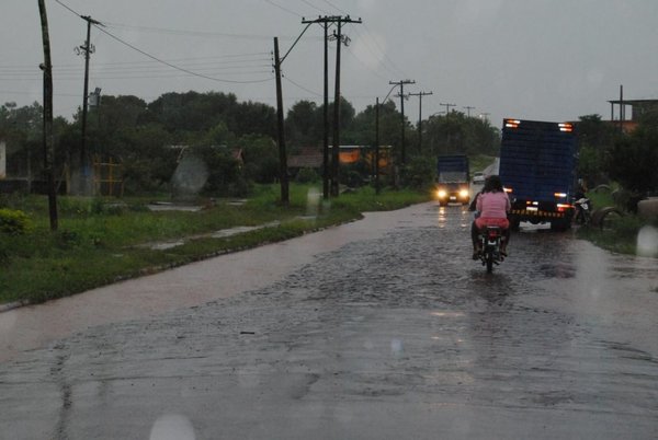 Martes caluroso y lluvioso, prevé Meteorología