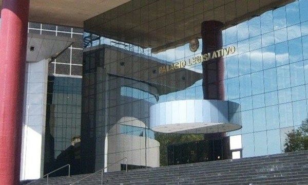 Después de casi un mes de haber sido elegidos, hoy sesionan por primera vez los miembros de la Comisión Permanente - ADN Paraguayo