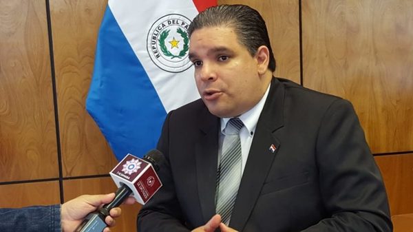 Enrique López presentó renuncia y dijo que ya tienen a su reemplazante