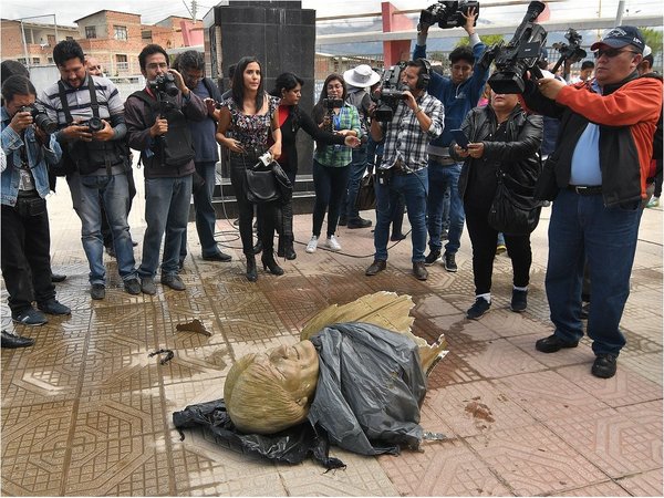 Retiran busto y el nombre de Evo Morales de un coliseo en Bolivia