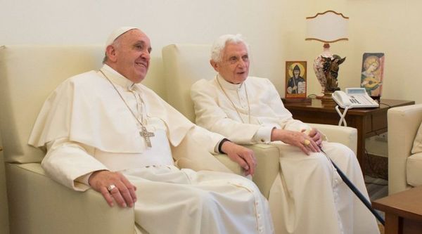Llamado de atención de Benedicto XVI a Francisco: El celibato permite que sacerdotes se centren en sus deberes