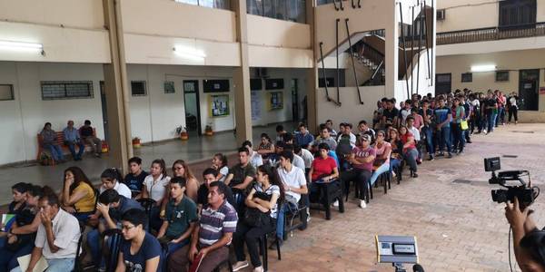 Masiva concurrencia a feria de empleo en Fernando de la Mora - ADN Paraguayo