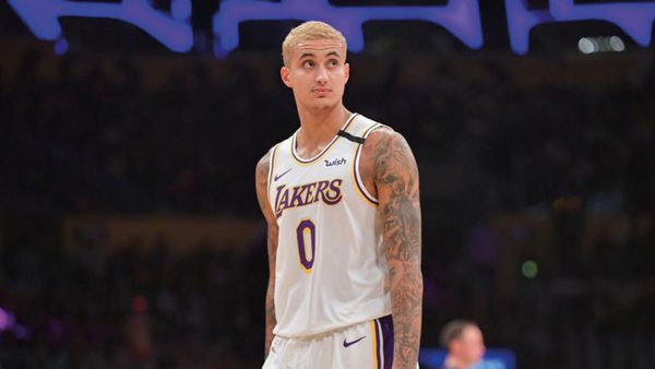 Kuzma suple a Lebron y Davis