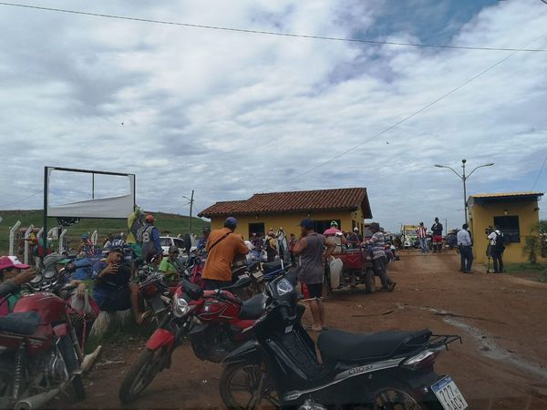 Gancheros impiden ingreso de camiones de basura a Cateura