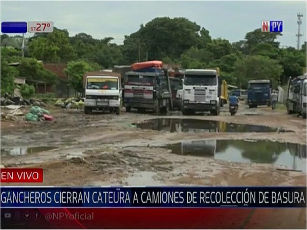 Gancheros impiden ingreso de camiones recolectores a Cateura