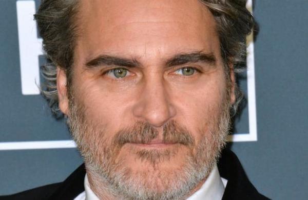 Las emotivas palabras de Joaquin Phoenix a su madre en los Critics' Choice Awards - SNT