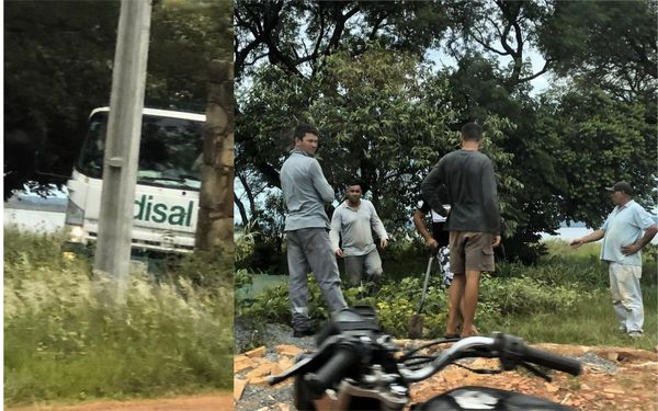 Trabajadores de empresa sanitaria arrojan residuos al Lago Ypacaraí, denuncian