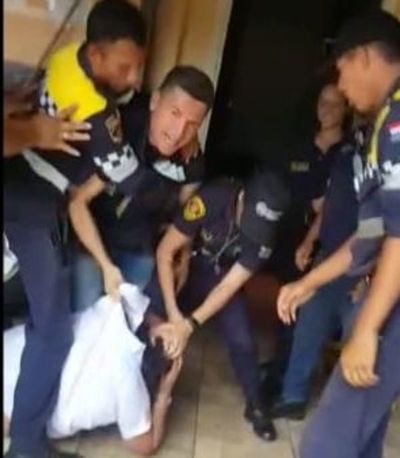 Concejal Miranda quiso retirar moto a la fuerza y fue linchado - Nacionales - ABC Color