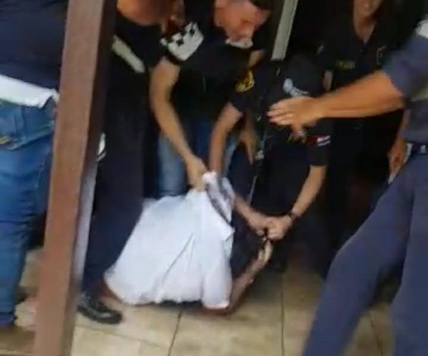 “Kelembu” protagonizó pelea con agentes de la PMT en CDE