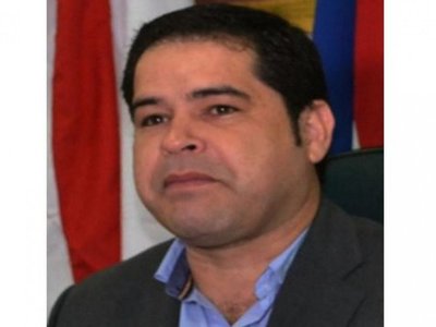 Intendente usa figura de comisiones vecinales para millonarios pagos