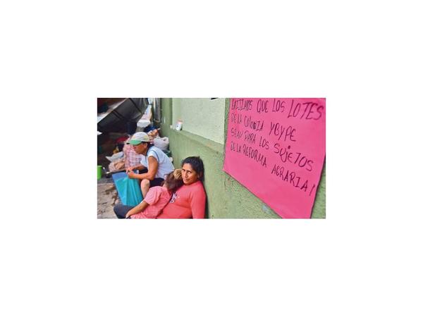 Familias reclaman por haber sido expulsadas de tierras del Estado