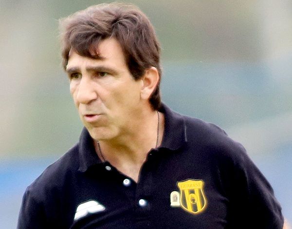 Costas define el once para medir a los rayaditos