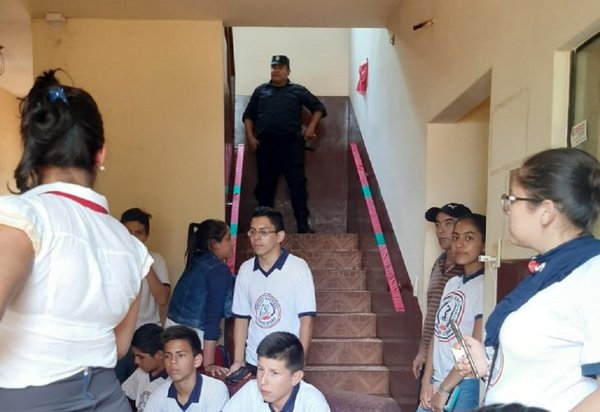 Estudiantes exigen intervención de municipio de Mayor Otaño