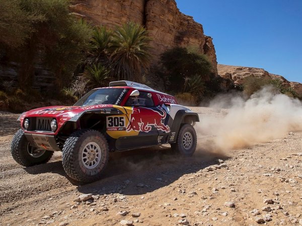 Carlos Sainz va camino de conseguir su tercer Dakar