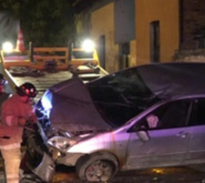 Intentó desviar un bache y volcó - Paraguay.com