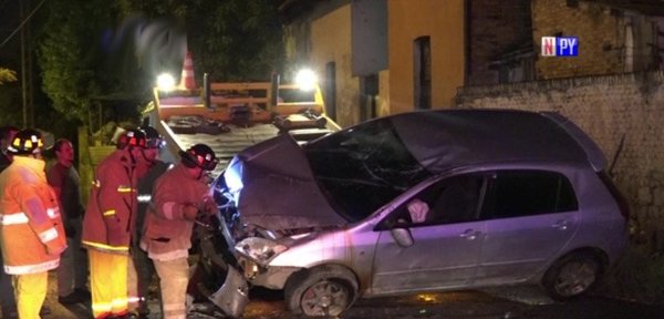 Intentó desviar un bache y volcó | Noticias Paraguay