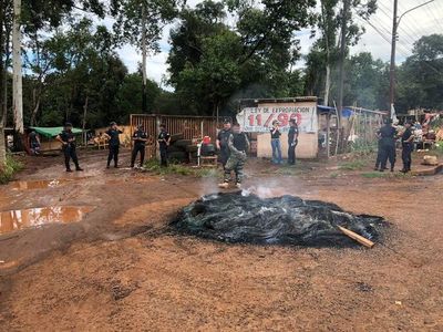 Desalojan a invasores de finca de Stroessner - Nacionales - ABC Color