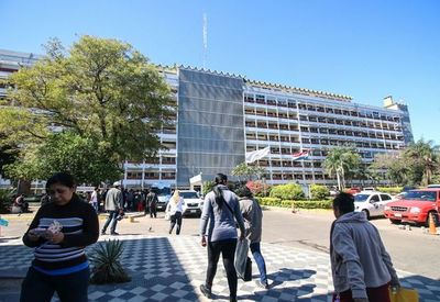 Jubilados de IPS que cobraban piso de G. 700.000 pasarán a percibir desde febrero 1.096.000 - ADN Paraguayo