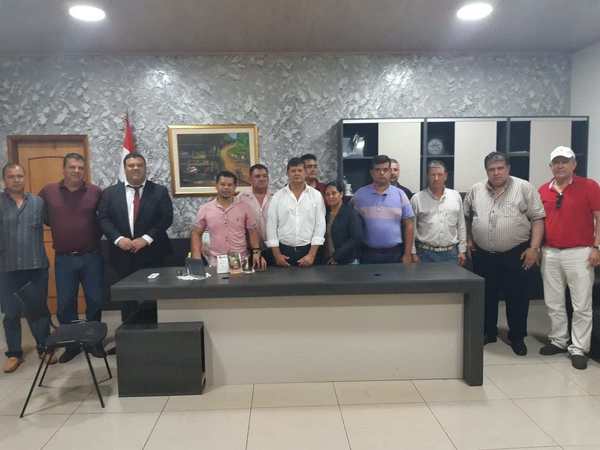 Así “andan” las comunas: nuevo intendente recurrió a cerrajero para suplir a su antecesor fugitivo - ADN Paraguayo