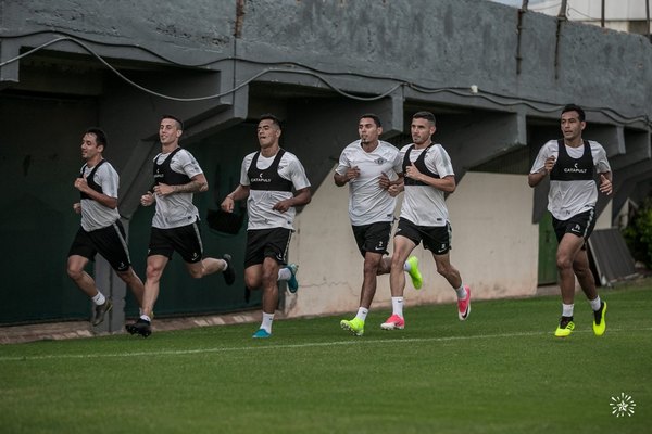 Bocanegra habló de un desafío en el fútbol paraguayo