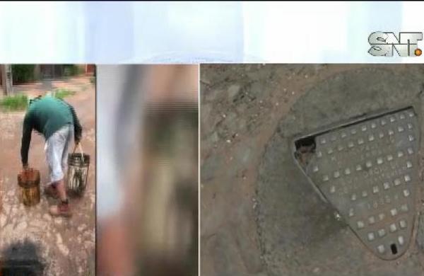 Tiran aceite de motor en desagüe cloacal en Lambaré - SNT
