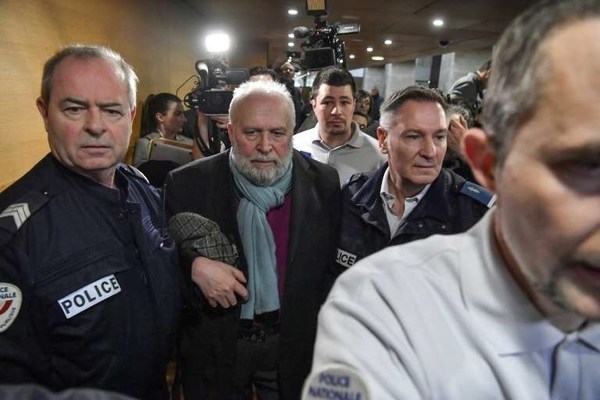 Francia : Exsacerdote confesó ante el juzgado haber abusado de “cuatro a cinco niños” por semana