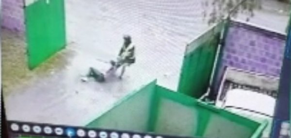 Motochorros arrastran de los pelos a joven | Noticias Paraguay
