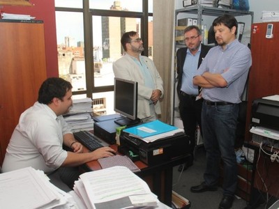 Teléfonos incautados nunca se movieron de su oficina, afirma fiscal