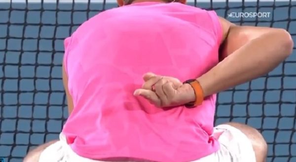 Nadal le peló el dedo del medio a Djokovic en pleno partido