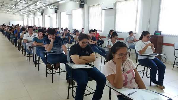 «Pequeño incidente» genera crispación en examen de medicina | Radio Regional 660 AM