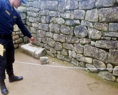 Cinco turistas serán deportados y otro irá a juicio por daños en Machu Picchu - Mundo - ABC Color