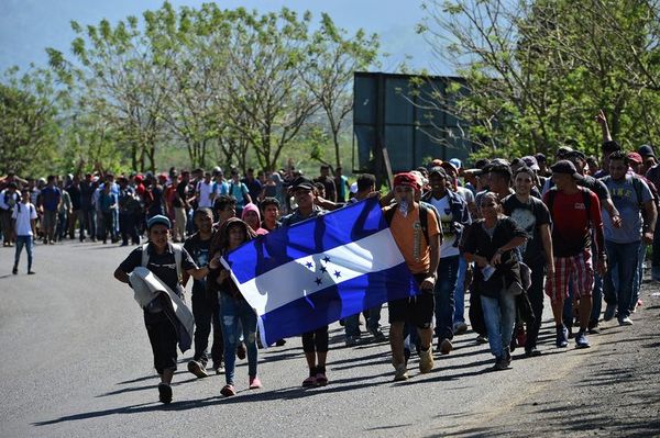 Nueva caravana de migrantes hondureños cruza Guatemala con destino a EE.UU. - Mundo - ABC Color