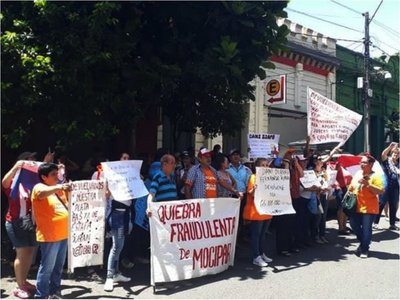 Estafados por Mocipar se manifestaron frente a MUVH