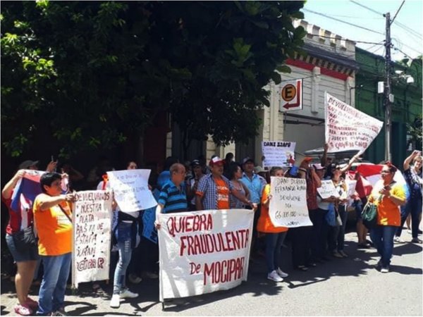 Estafados por Mocipar se manifestaron frente a MUVH