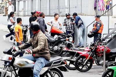 Paramilitares pro Maduro atacan a líderes opositores - Internacionales - ABC Color