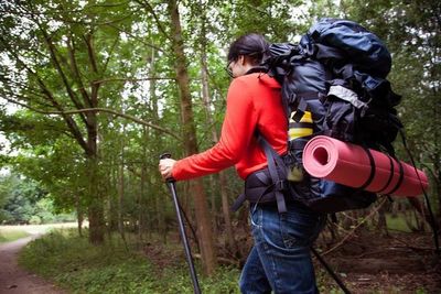 Cómo evitar dolores provocados por la mochila en una excursión - Viajes - ABC Color