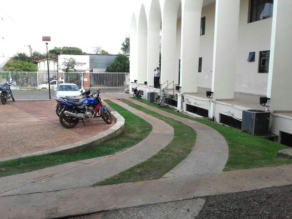 Gobernador del Guairá acusa a Friedmann por denuncias
