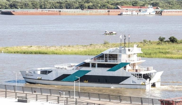 HOY / El festejado Ferry que entró en  servicio hace 10 días chocó y  no funciona hasta nuevo aviso