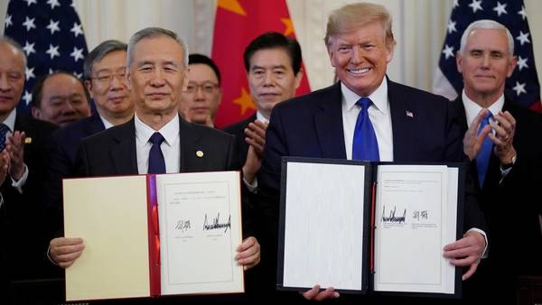 EEUU y China firman acuerdo tras casi dos años de guerra comercial